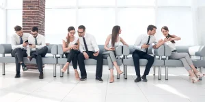 Crossed fingers symbolizing resume dishonesty — lying on resume statistics