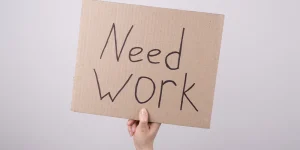 Economic graph showing rising US jobless claims — labor market uncertainty 2023