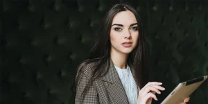 Job seeker applying best resume tips on laptop — top resume advice for job seekers