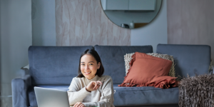 Clean modern resume on desk showing key sections — good resume modern job market